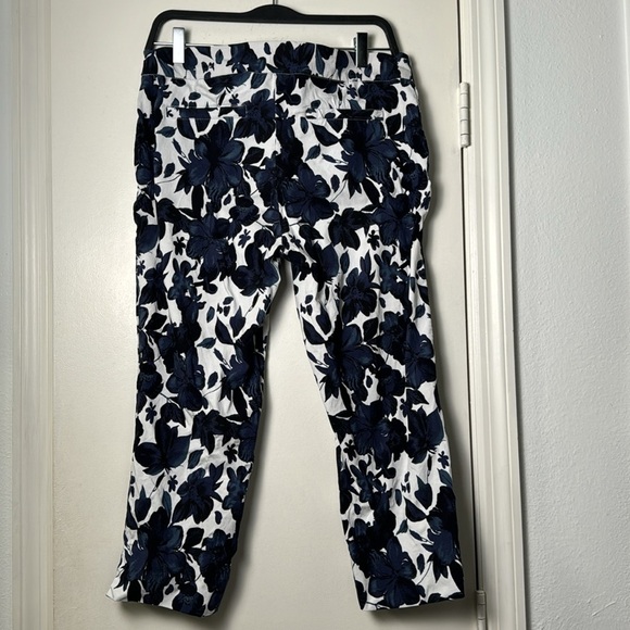 Eliane Rose Elastic Waistband Blue Floral Stretchy Capri Pants Size 12 - Picture 4 of 6